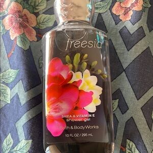 Bath & Body Works Pink and White Body Wash